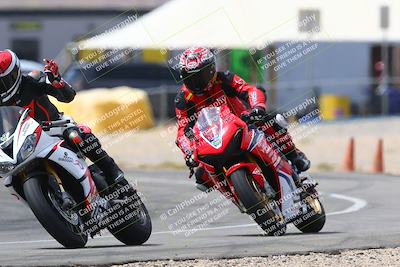 media/Apr-10-2022-SoCal Trackdays (Sun) [[f104b12566]]/Turn 2 (1135am)/